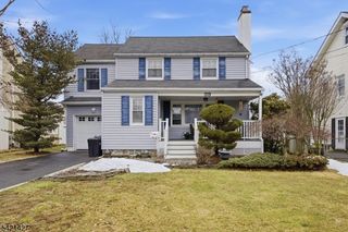 39 Center St, Pompton Lakes Boro, NJ 07442