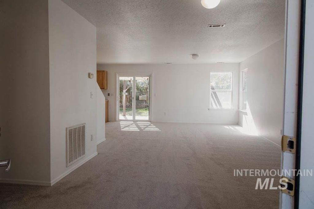 9707 Portola Dr, Boise, ID 83709 photo 2