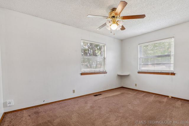 320 E McKinley Avenue, Sapulpa, OK 74066