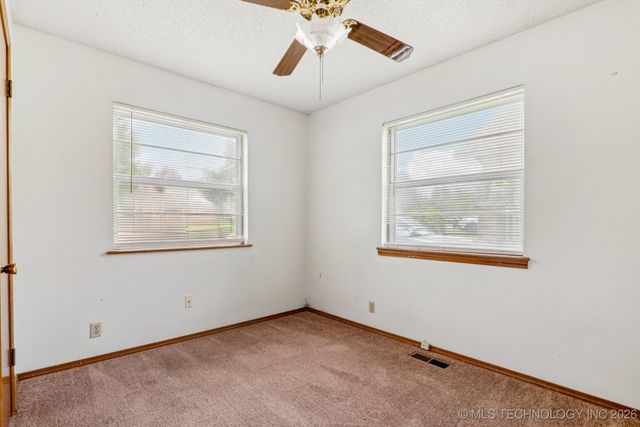 320 E McKinley Avenue, Sapulpa, OK 74066