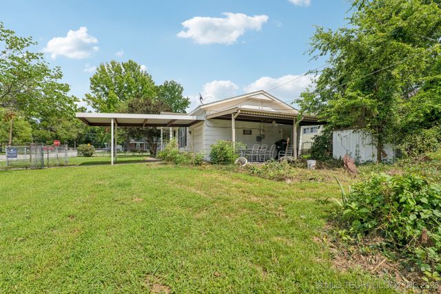320 E McKinley Avenue, Sapulpa, OK 74066