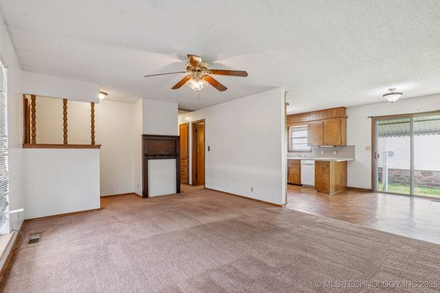 320 E McKinley Avenue, Sapulpa, OK 74066