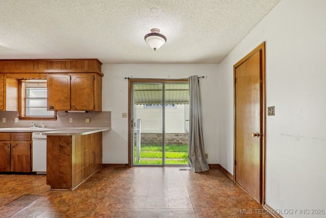 320 E McKinley Avenue, Sapulpa, OK 74066