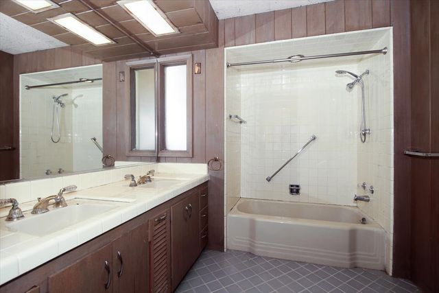 701 W Stearns Road, Bartlett, IL 60103