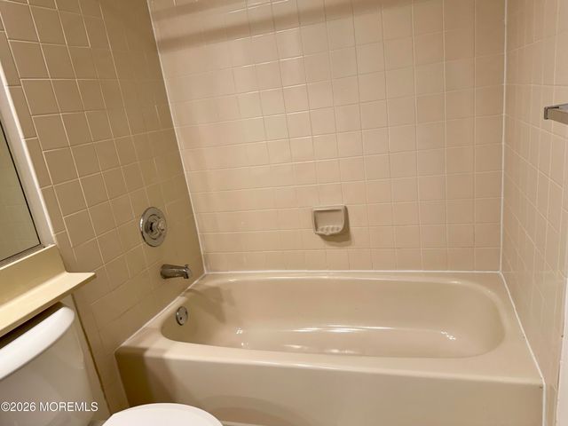 407 Hampton Court, Manalapan, NJ 07726