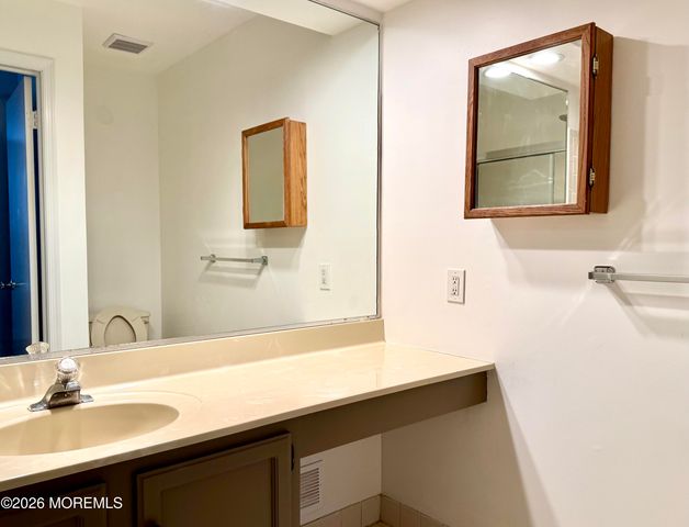 407 Hampton Court, Manalapan, NJ 07726