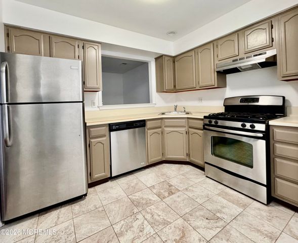 407 Hampton Court, Manalapan, NJ 07726
