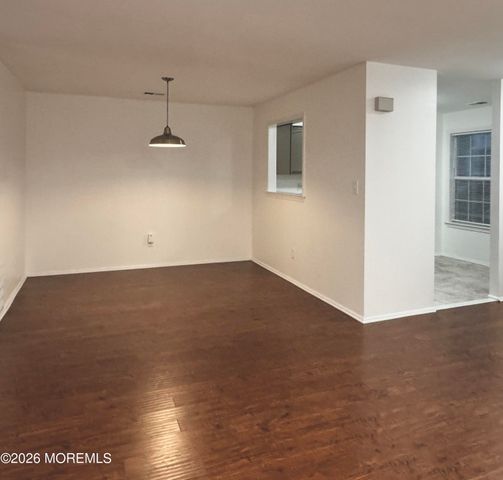 407 Hampton Court, Manalapan, NJ 07726