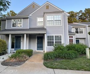 407 Hampton Court, Manalapan, NJ 07726