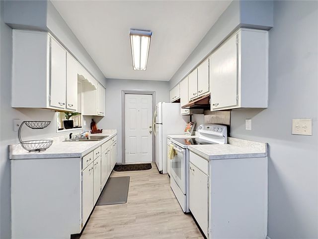 910 NE 45TH STREET, Ocala, FL 34479