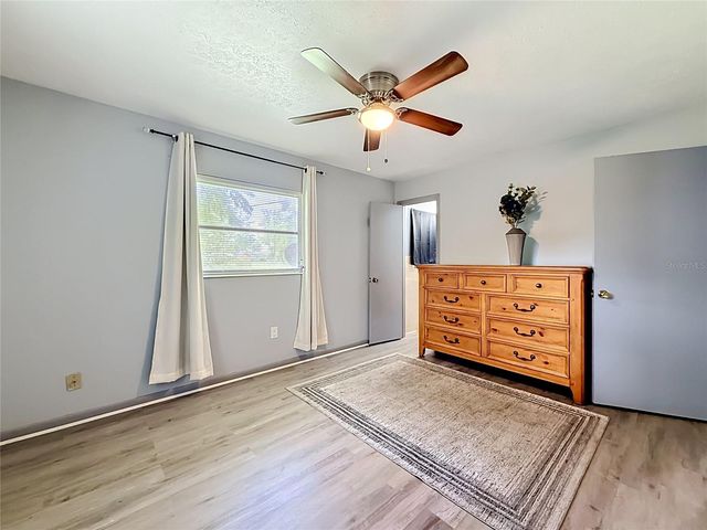 910 NE 45TH STREET, Ocala, FL 34479