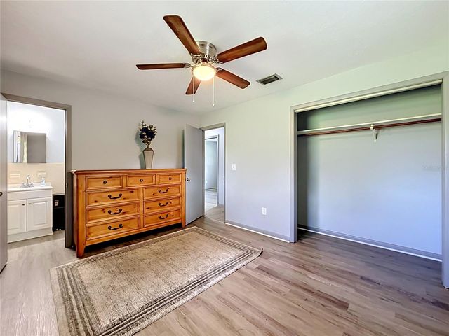 910 NE 45TH STREET, Ocala, FL 34479