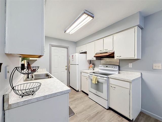 910 NE 45TH STREET, Ocala, FL 34479