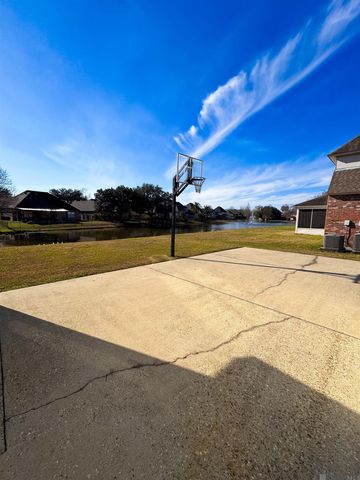 18243 Manchac Place Dr, Prairieville, LA 70769
