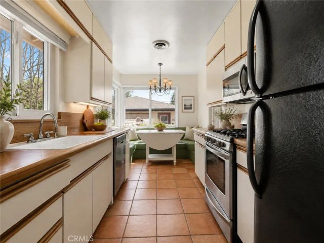 754 W 9th, Claremont, CA 91711