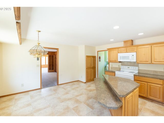 1835 W SCENIC Dr, The Dalles, OR 97058