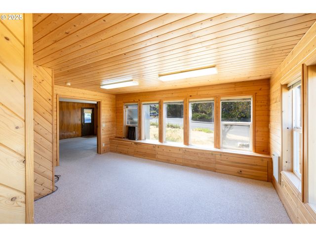 1835 W SCENIC Dr, The Dalles, OR 97058