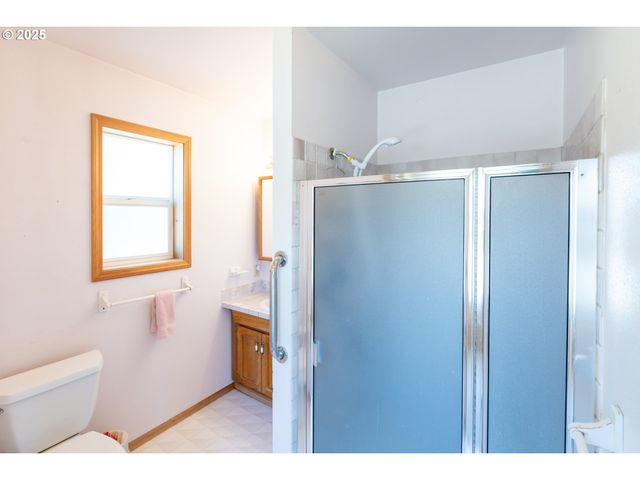 1835 W SCENIC Dr, The Dalles, OR 97058