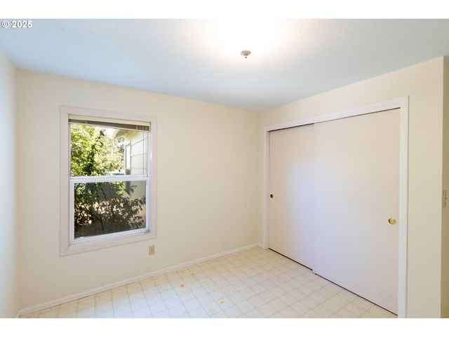 1835 W SCENIC Dr, The Dalles, OR 97058