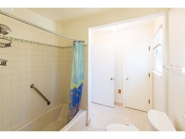 1835 W SCENIC Dr, The Dalles, OR 97058