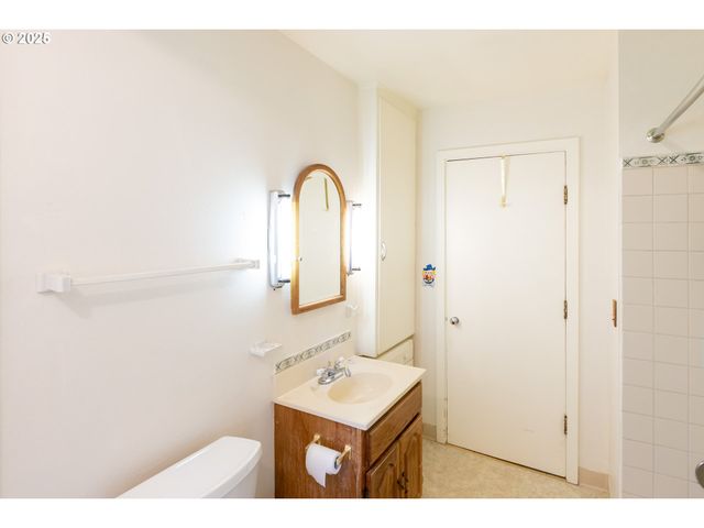 1835 W SCENIC Dr, The Dalles, OR 97058