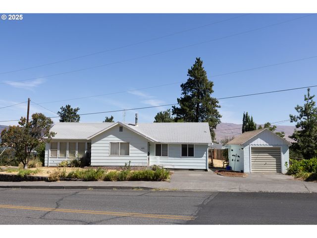 1835 W SCENIC Dr, The Dalles, OR 97058