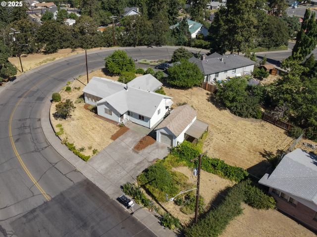1835 W SCENIC Dr, The Dalles, OR 97058