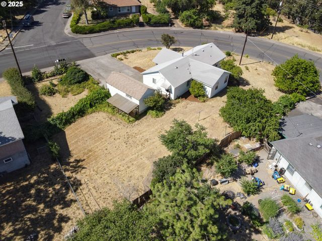 1835 W SCENIC Dr, The Dalles, OR 97058