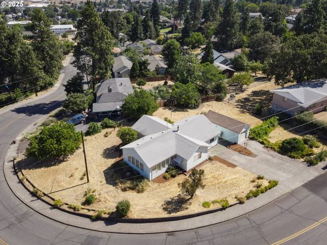 1835 W SCENIC Dr, The Dalles, OR 97058