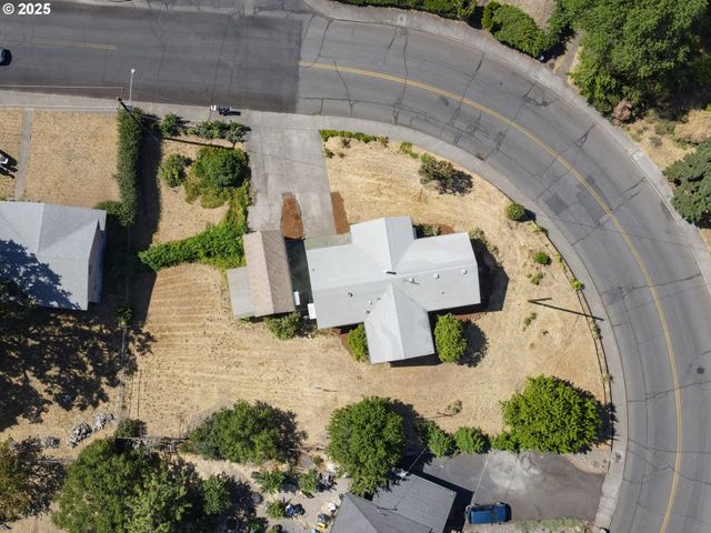 1835 W SCENIC Dr, The Dalles, OR 97058