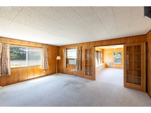 1835 W SCENIC Dr, The Dalles, OR 97058