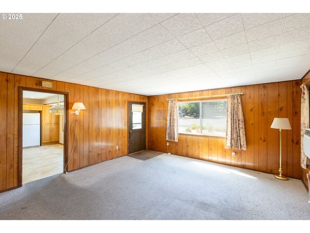 1835 W SCENIC Dr, The Dalles, OR 97058