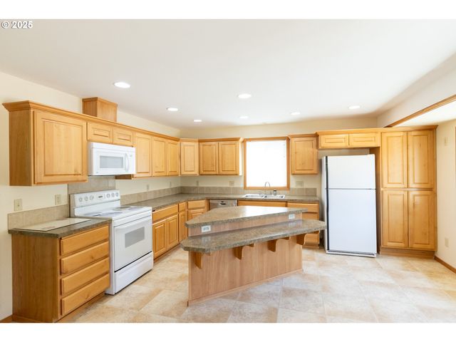 1835 W SCENIC Dr, The Dalles, OR 97058