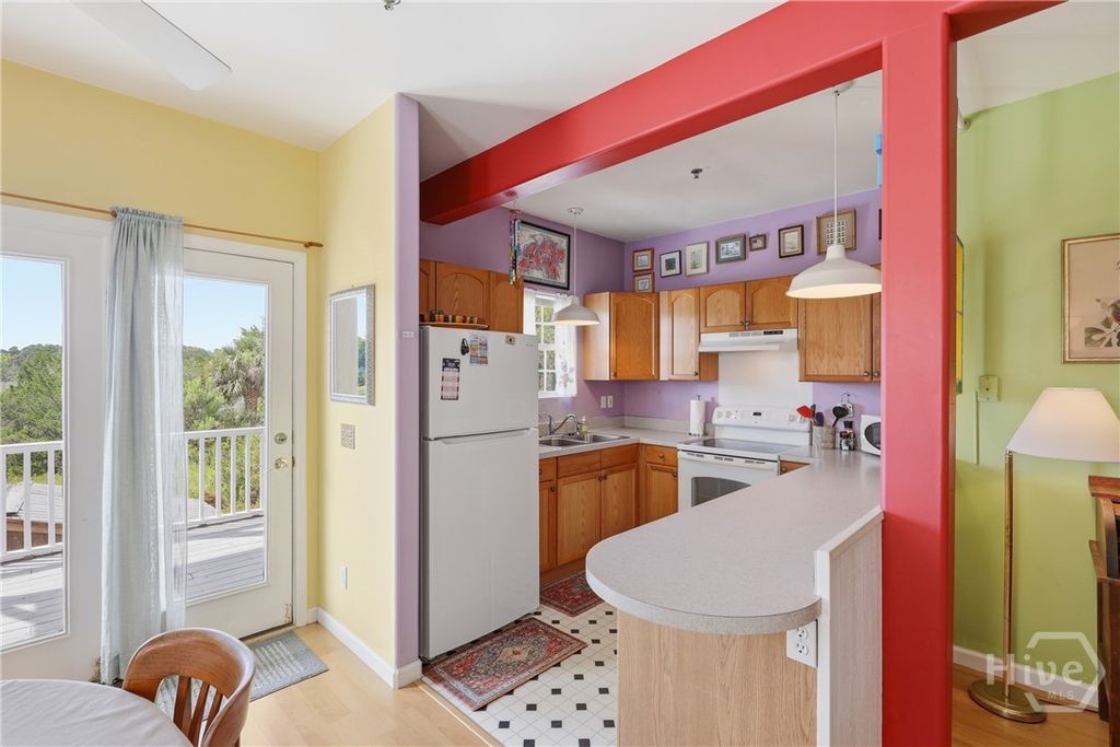 Image 11 of property listing at 8 Lighthouse Lane, Tybee Island, GA 31328