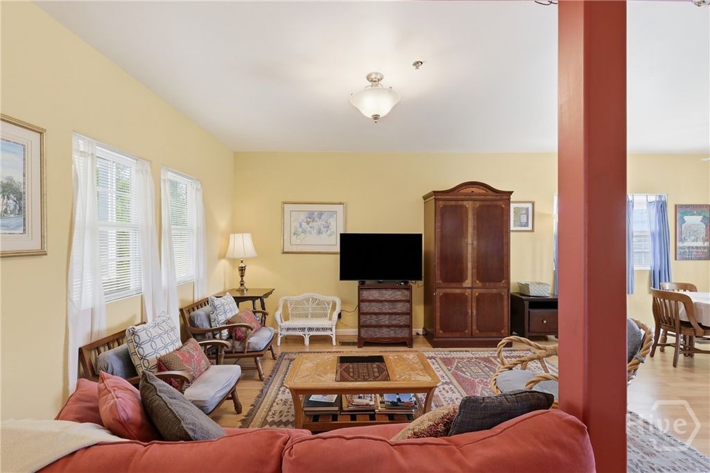 Image 8 of property listing at 8 Lighthouse Lane, Tybee Island, GA 31328