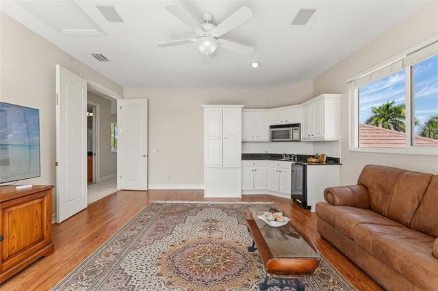 807 3RD STREET E, Palmetto, FL 34221