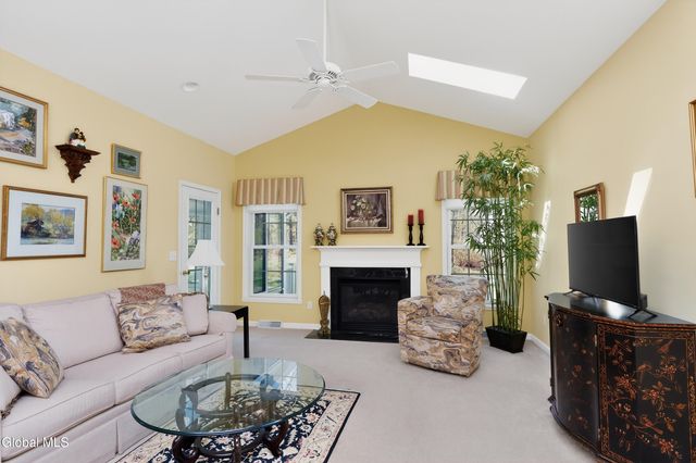 60 Oakmont Street, Niskayuna, NY 12309