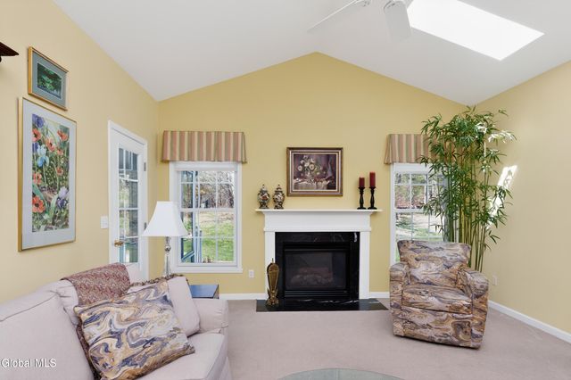 60 Oakmont Street, Niskayuna, NY 12309