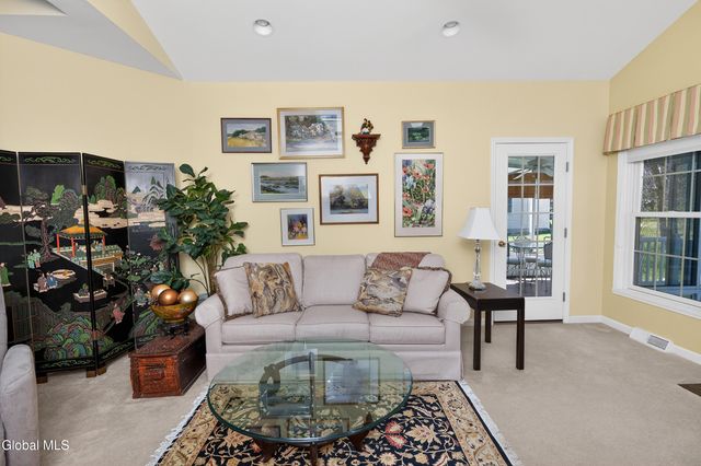 60 Oakmont Street, Niskayuna, NY 12309