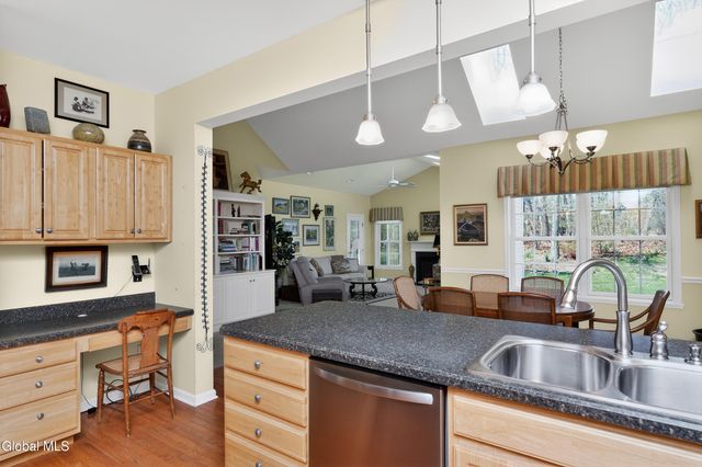 60 Oakmont Street, Niskayuna, NY 12309