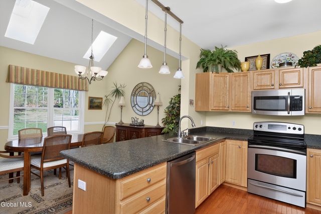 60 Oakmont Street, Niskayuna, NY 12309