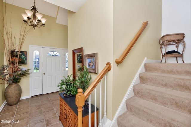 60 Oakmont Street, Niskayuna, NY 12309