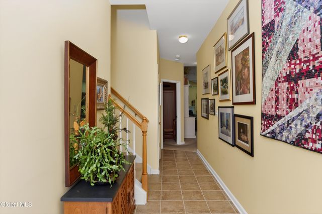 60 Oakmont Street, Niskayuna, NY 12309