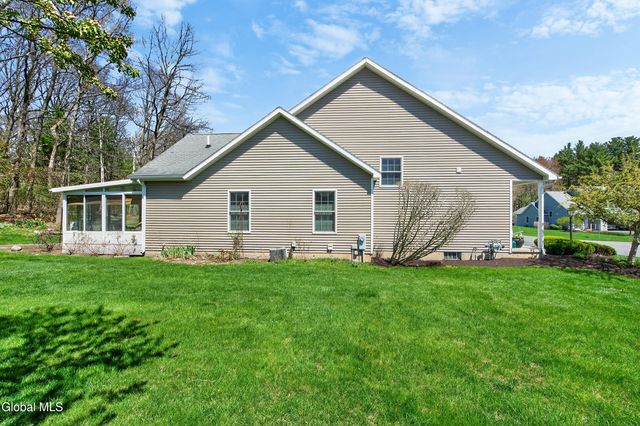 60 Oakmont Street, Niskayuna, NY 12309