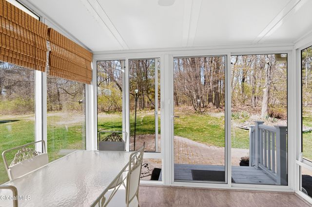 60 Oakmont Street, Niskayuna, NY 12309