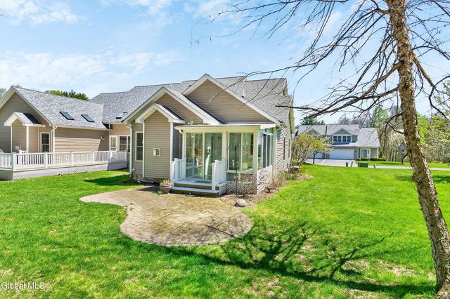 60 Oakmont Street, Niskayuna, NY 12309