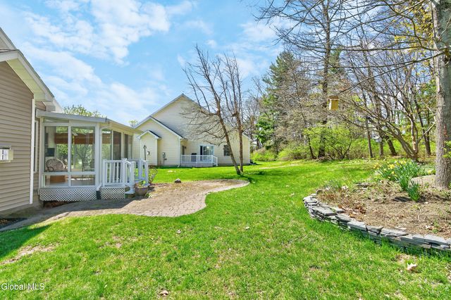 60 Oakmont Street, Niskayuna, NY 12309