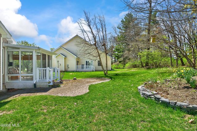 60 Oakmont Street, Niskayuna, NY 12309
