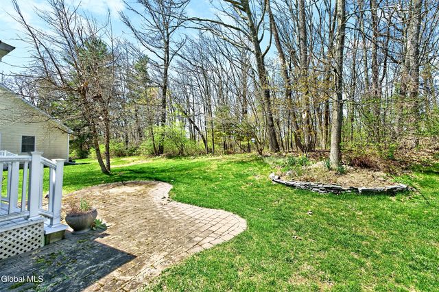 60 Oakmont Street, Niskayuna, NY 12309
