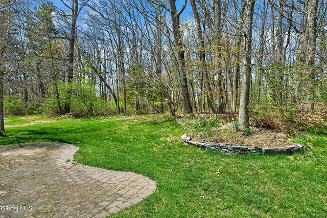 60 Oakmont Street, Niskayuna, NY 12309